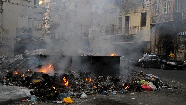 وزير لبناني: أزمة النفايات جزء من المأزق السياسي 