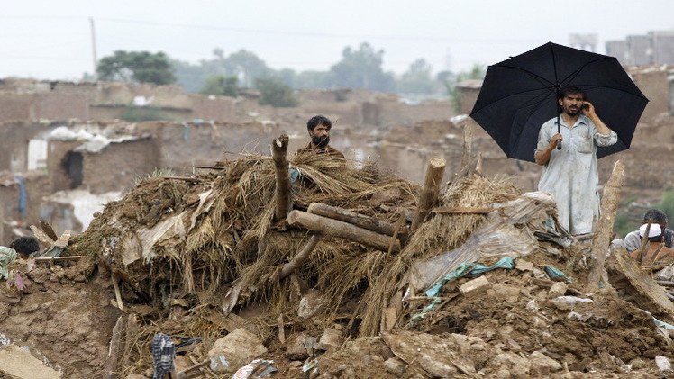 ارتفاع قتلى الفيضانات في باكستان إلى أكثر من 150 شخصا