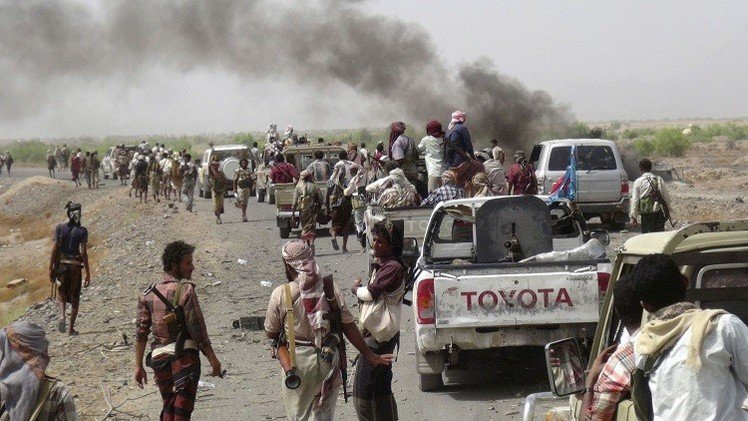 التحالف يقصف تعز واللجان تستعيد لحج وحرب اليمن تقتل 2000 مدني