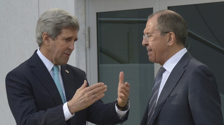 وزيرا الخارجية الروسي سيرغي لافروف والأمريكي جون كيري