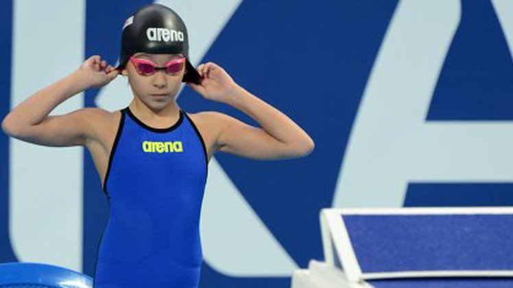 طفلة بحرينية تسجل رقما قياسيا في بطولة العالم للسباحة 