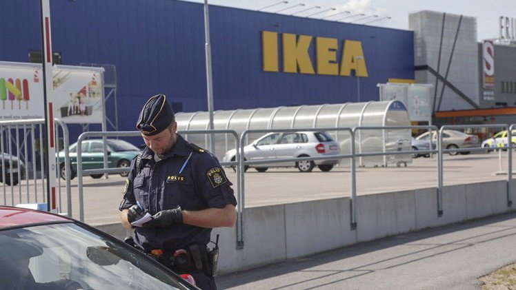 مقتل شخصين بهجوم في أحد المتاجر في السويد