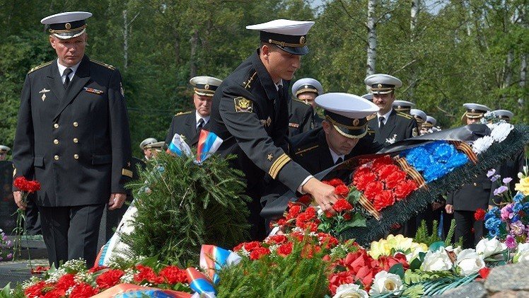 مراسم تأبينية في روسيا إحياء لذكرى غرق غواصة 