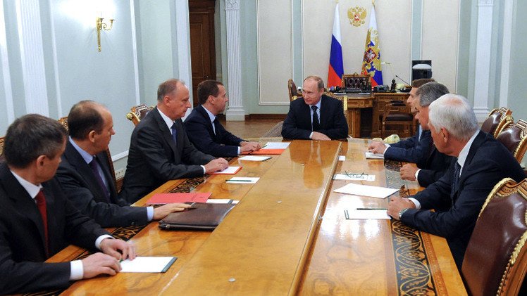 بوتين يبحث مع أعضاء مجلس الأمن الروسي إجراءات لمكافحة تنظيم "داعش"
