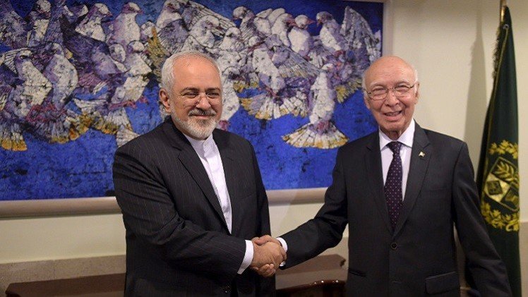 ظريف: إيران تسعى لتطوير التعاون الاقتصادي مع باكستان