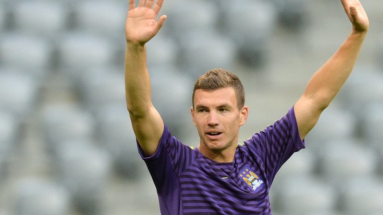 صور.. البوسني دجيكو يستبدل فانلة مانشستر سيتي بقميص روما