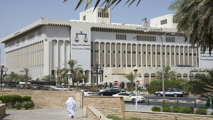 الكويت: بدء محاكمة خلية تفجير مسجد 