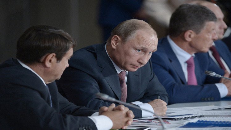 بوتين من القرم يحذر من التلاعب بموضوع القوميات 