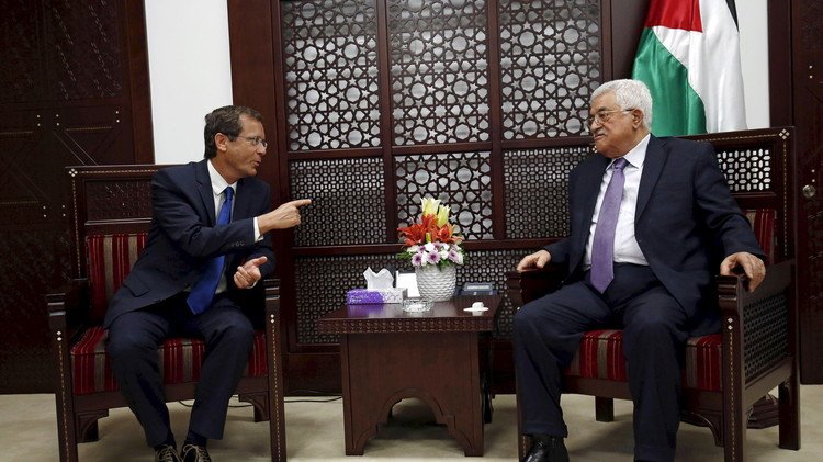 زعيم المعارضة الإسرائيلية يؤكد لعباس ضرورة منع انتفاضة ثالثة