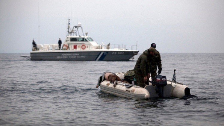 إنقاذ جميع ركاب مركب سياحي غرق في البحر الأحمر