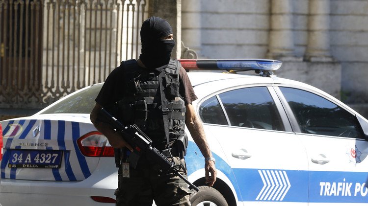 الشرطة التركية تلقي القبض على العشرات في أعقاب الهجوم على دولما باهجة
