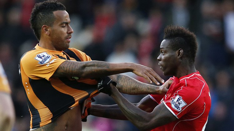 "بالوتيلي" المشاكس سعيد بعودته إلى ميلان مرة أخرى