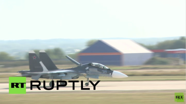 طائرات ومروحيات روسية تثير إعجاب زوار معرض 