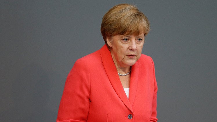 ميركل: لا نستطيع حاليا رفع العقوبات ضد روسيا لكن نريد التعاون معها