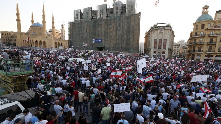 لبنان.. المتظاهرون يهددون بالتصعيد الثلاثاء المقبل إذا لم تنفذ مطالبهم (فيديو)