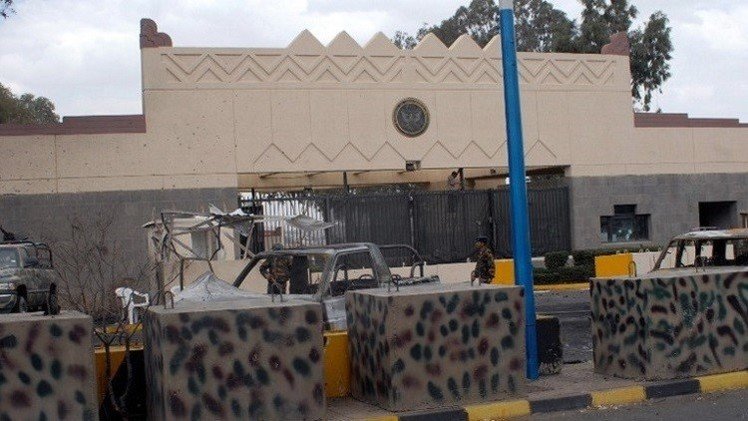 انفجار قرب السفارة الأمريكية في صنعاء وغارات للتحالف على صعدة وحجة