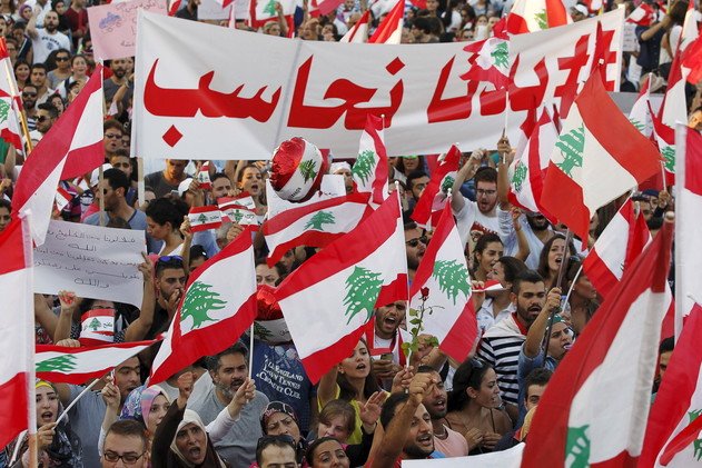 حملة "طلعت ريحتكم" تتوعد الحكومة اللبنانية بالتصعيد غداة خروج أكبر تظاهرة