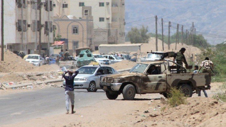 اليمن.. اللجان الشعبية تسيطر على معظم أجزاء قاعدة العند والتحالف ينشر آلاف الجنود