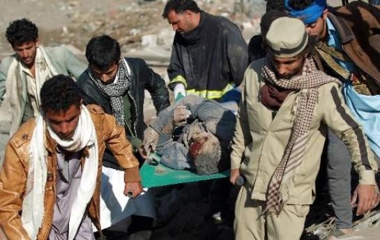 التحالف يقصف تعز واللجان تستعيد لحج وحرب اليمن تقتل 2000 مدني
