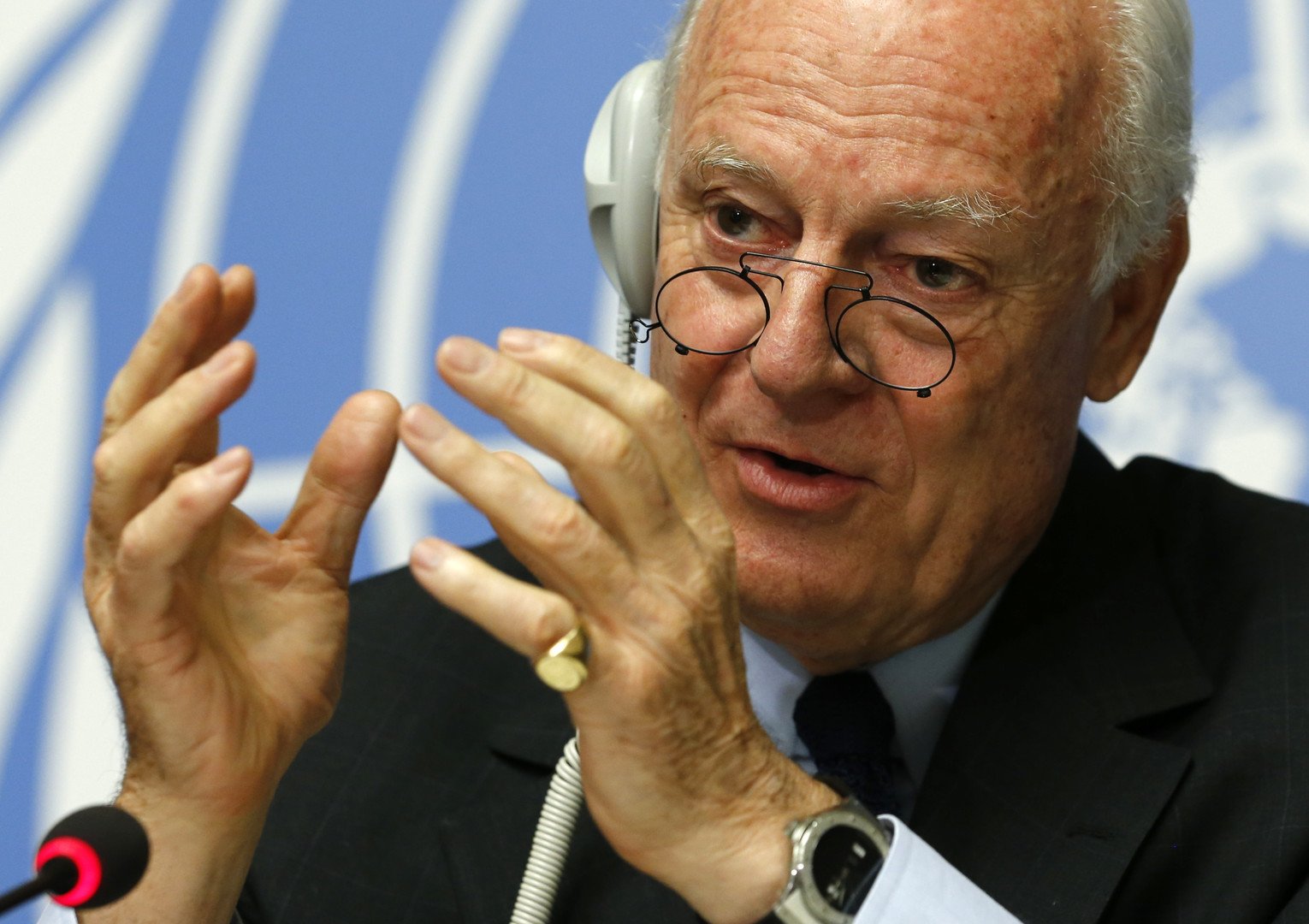 مجلس الأمن يؤيد مبادرة دي ميستورا لحل الأزمة السورية