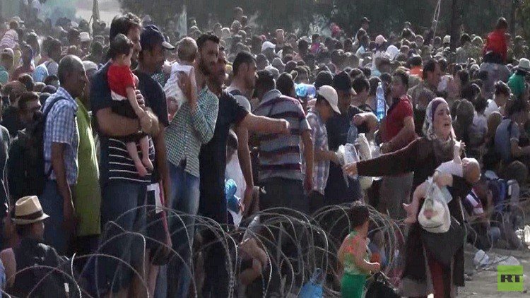 مئات السوريين عالقون على حدود مقدونيا