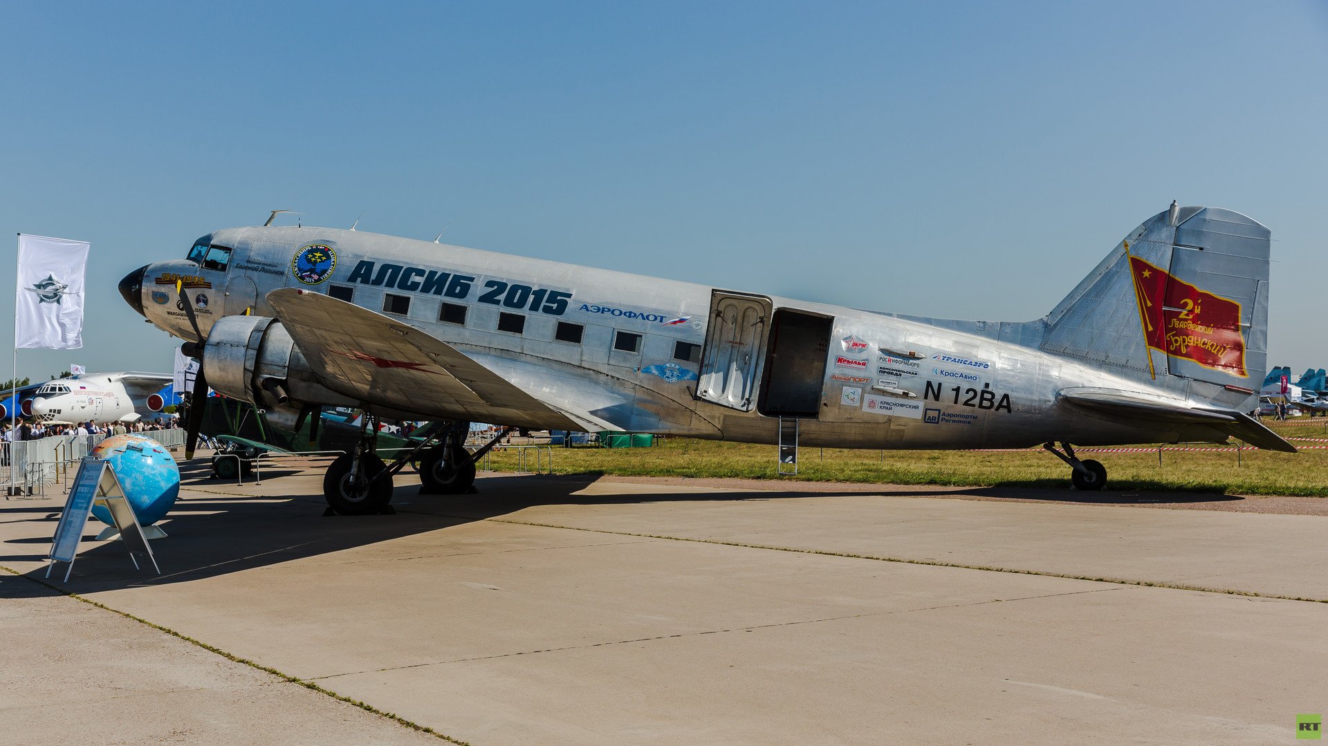 طائرة "دوغلاس" المريكية القديمة