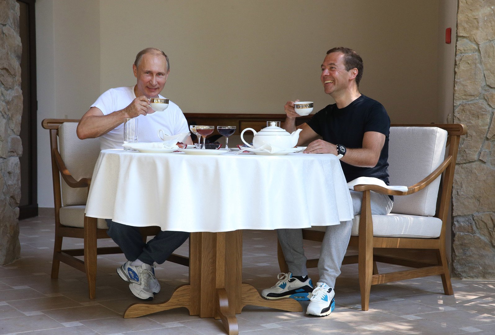 بوتين ومدفيديف يمارسان الرياضة معا في سوتشي (فيديو)