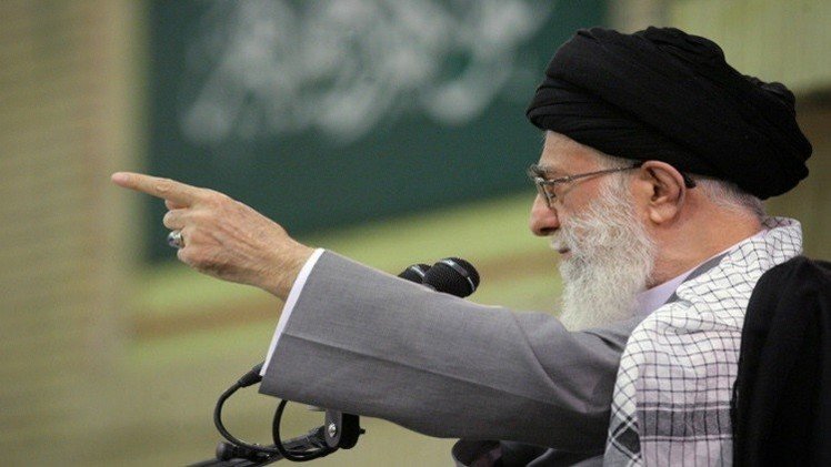 خامنئي: استمرار العقوبات المفروضة على إيران سيقوض الاتفاق النووي