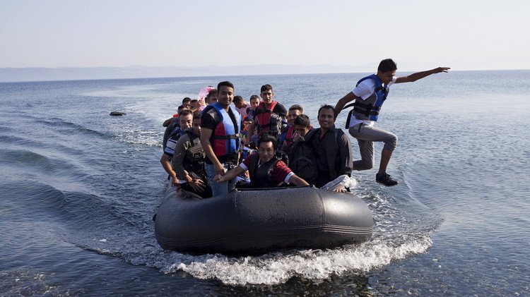 الاتحاد الأوروبي يدرس إعادة توزيع 160 ألف لاجئ على أراضيه