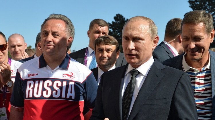 بوتين يطالب بتحديد عدد اللاعبين الأجانب في الدوري الروسي