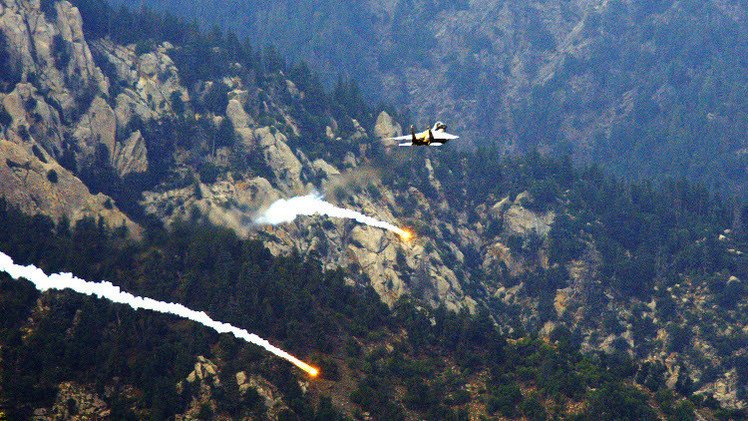 طيران القوات الدولية يقتل 17 شرطيا أفغانيا عن طريق الخطأ