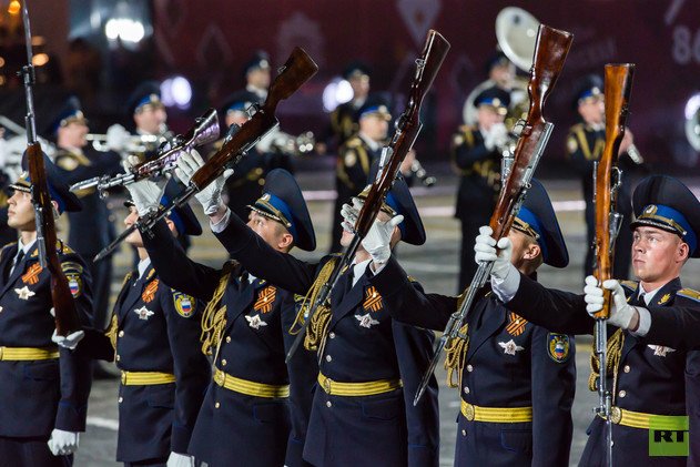 افراد سرية حرس الشرف من الفوج الرئاسي