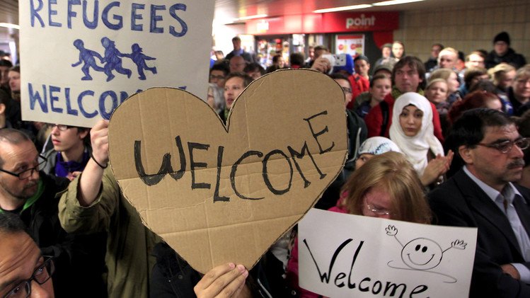 اللاجئون يقسمون أوروبا بين مؤيد ومعارض لاستقبالهم