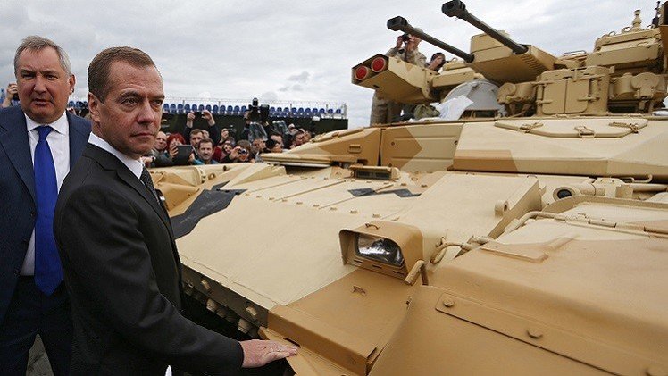رئيس الوزراء الروسي دميتري مدفيديف في معرض نيجني تاغيل