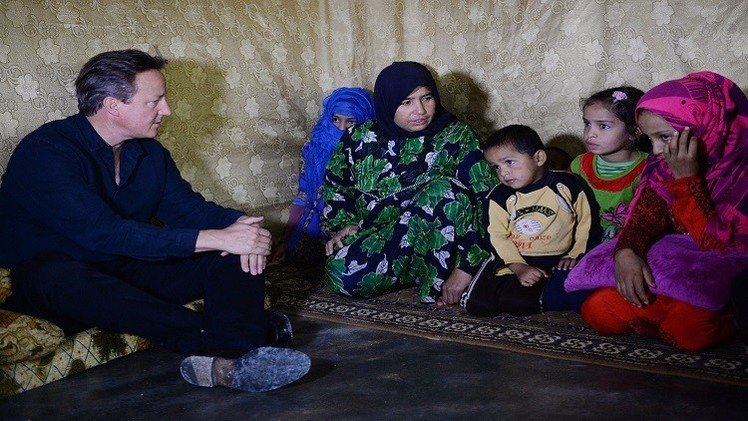 كاميرون يزور مخيمات للاجئين السوريين في لبنان والأردن