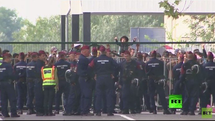 هنغاريا تغلق كامل حدودها أمام اللاجئين