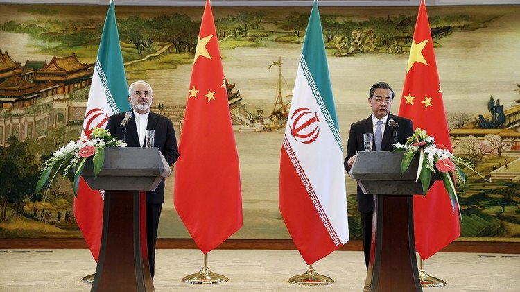 ظريف يحذر معارضي الاتفاق النووي من تأجيج نار الصراع من جديد