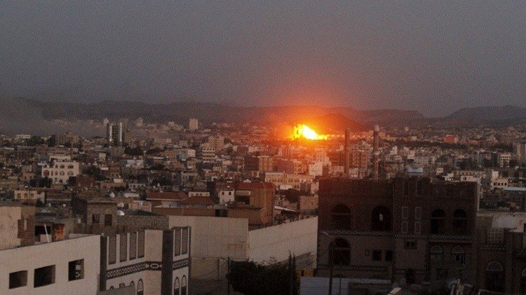 اليمن.. عشرات القتلى والجرحى في مواجهات وقصف للتحالف 