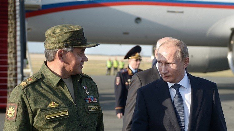 بوتين يتفقد عمليات تدريبية للجيش الروسي في محاربة إرهابيين (فيديو)