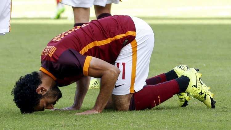 (فيديو) النجم المصري صلاح يفتتح سجله التهديفي مع روما بهدف رائع