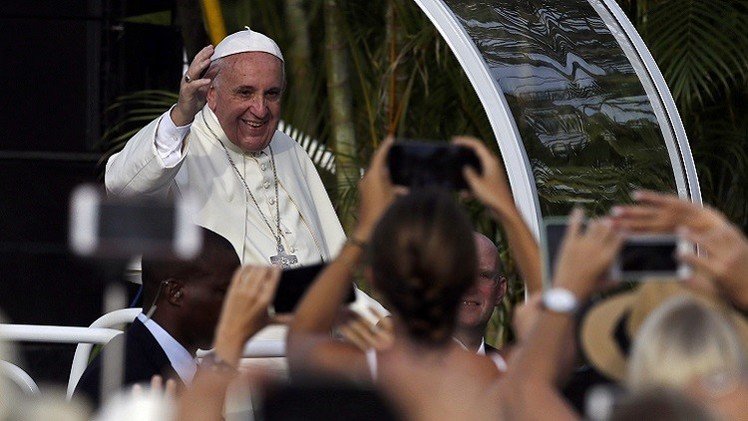 كوبا.. البابا يلتقي كاسترو وأسرته في منزل الأخير