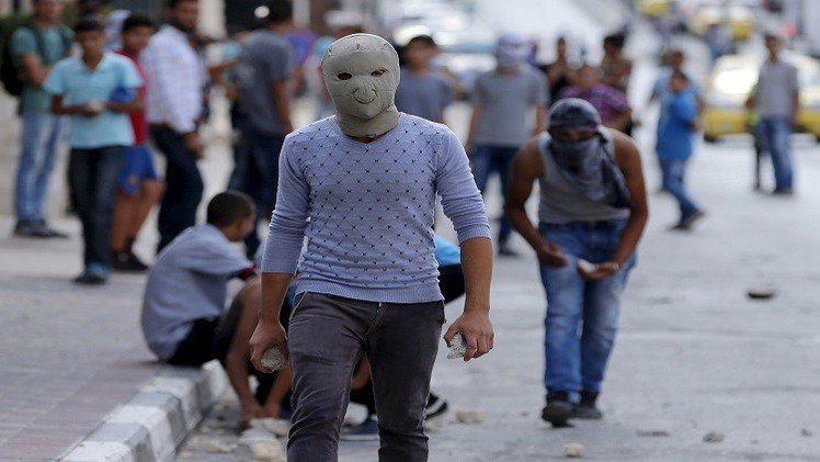 إسرائيل تجيز لقوات الأمن إطلاق النار على ملقي الحجارة