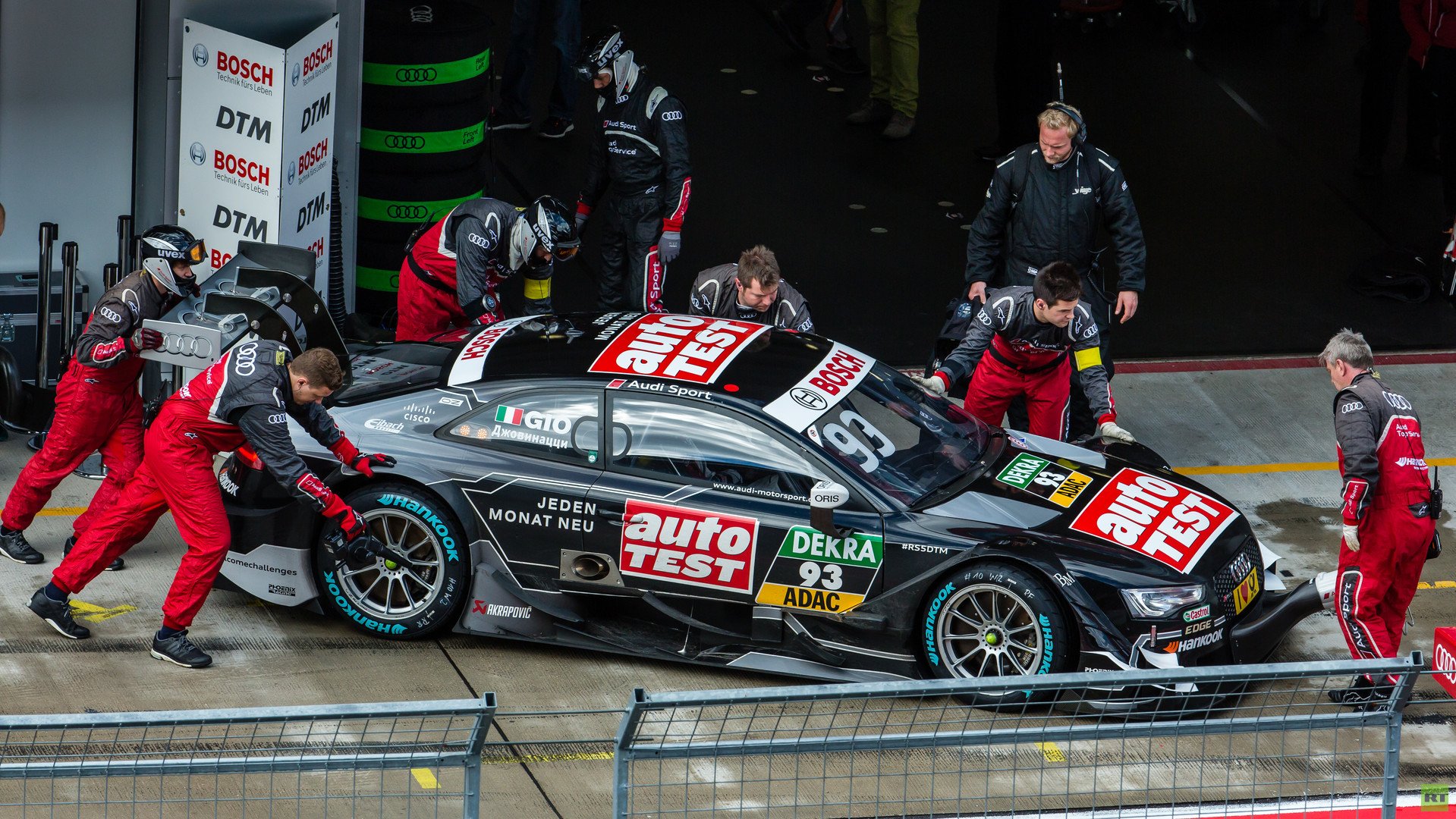 الإيطالي دجوفاناتيتسي أنطونيو سائق فريق فونيكس على سيارة أودي