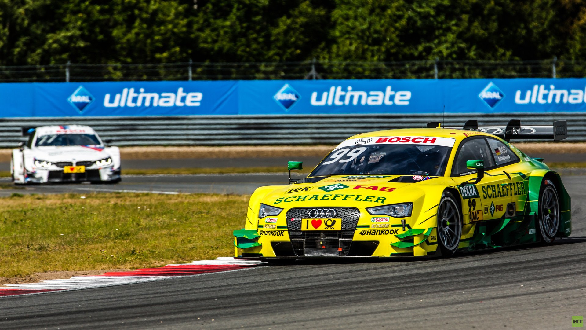 الألماني مايك روكينفيللير سائق فريق فونيكس على سيارة أودي سبورت