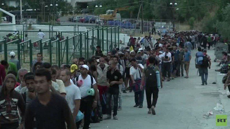 لافروف: على مسبب الأزمات حل قضية اللجوء