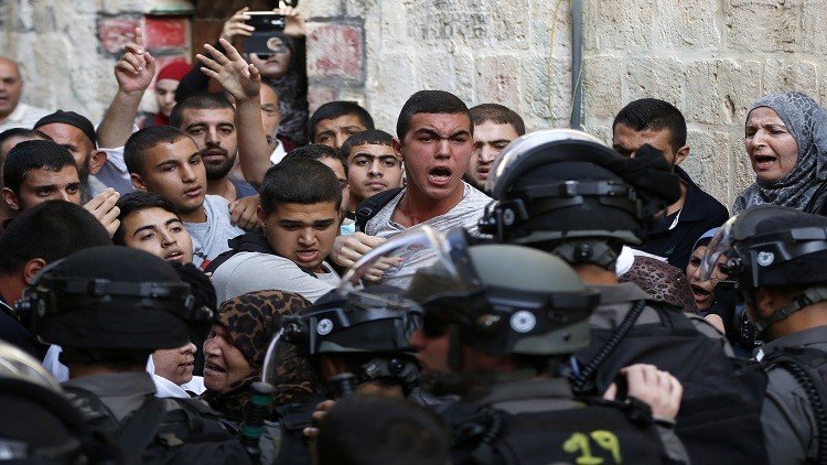 الأمن الإسرائيلي يقتحم الأقصى مجددا والسلطة وحماس تنددان