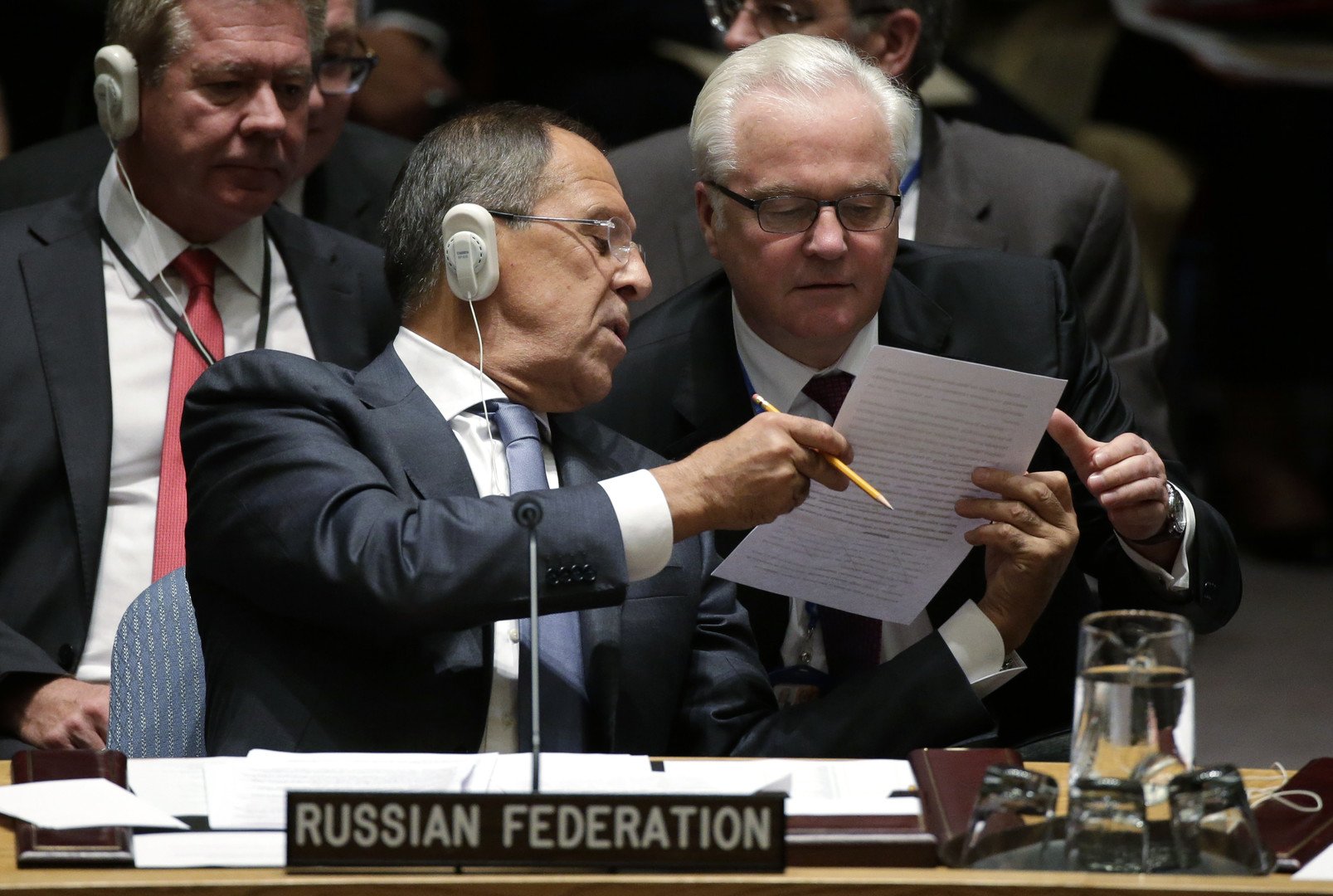 روسيا تحارب الإرهاب من خلال مجلس الأمن وواشنطن تكتفي بحلفائها