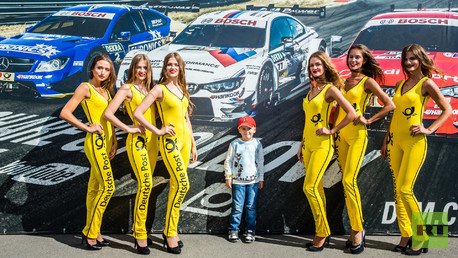 الطاقم الإعلاني للفريق التنظيمي لسباق موسكو راسينيغ DTM