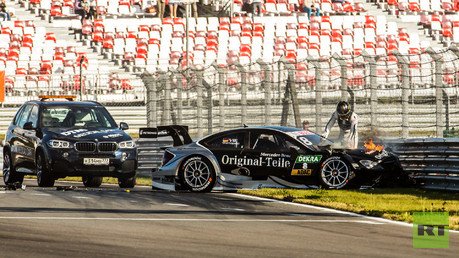 سيارة سائق فريق GOOIX الألماني كريستيان فييتورييس  تحترق