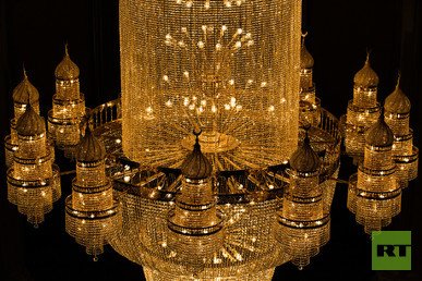ثريات الكريستال داخل المسجد الجامع - موسكو 